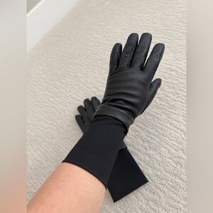 Canada Goose Leather Gloves 6013L $195 women’s small